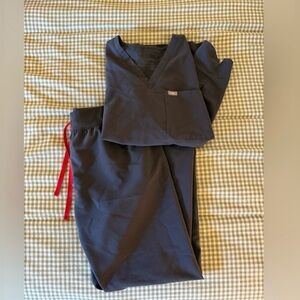 Figs charcoal gray women’s scrub set